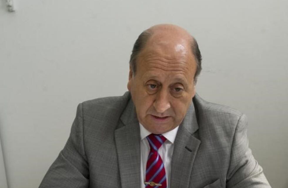 A pedido de Manzur, Navarro Dávila ocuparía el Ministerio de Defensa