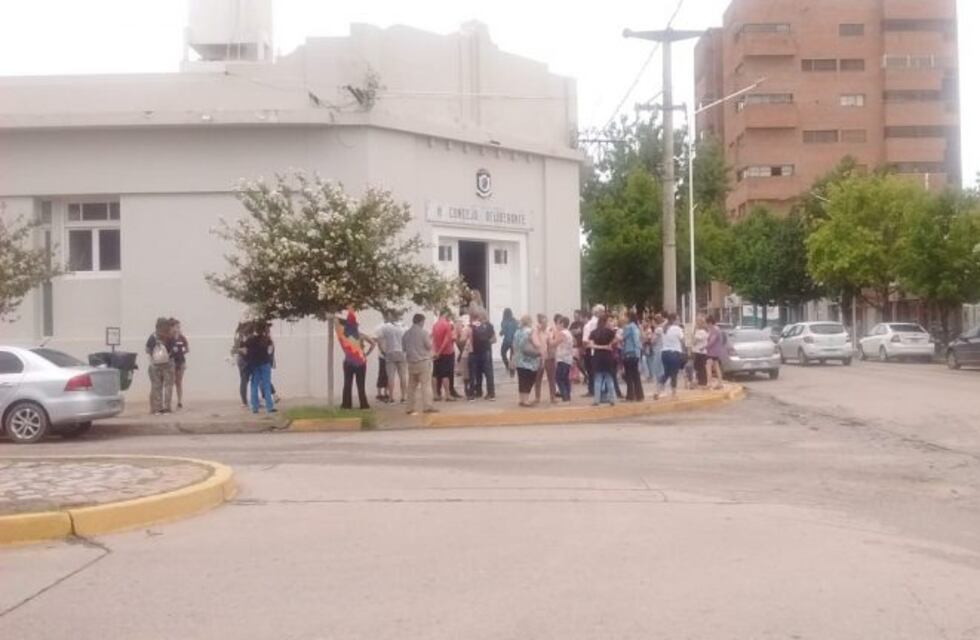 Agroquímicos: los vecinos autoconvocados se manifestaron frente al Concejo