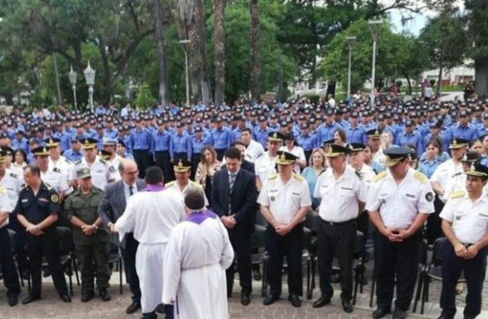 Las Fuerzas de Seguridad rindieron honores a la Virgen del Valle