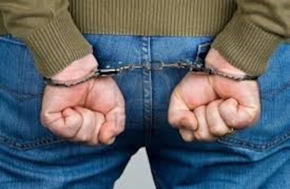 Arroyito: intentó robar una moto en el estacionamiento de un supermercado y fue detenido