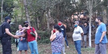 La policía terminó por detener a los intrusos que insistían con ingresar al predio\u002E