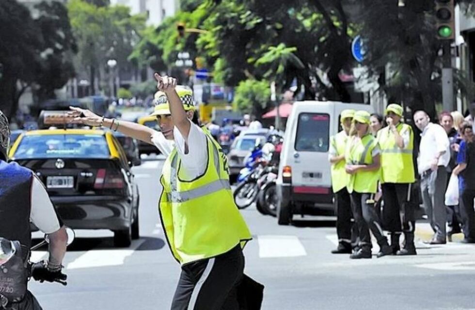 Un camionero escrachó a un inspector de tránsito que le pidió una coima