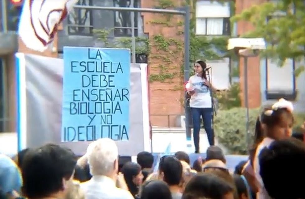 Rosario se sumó a la marcha federal de la campaña "Con mis hijos no te metas"