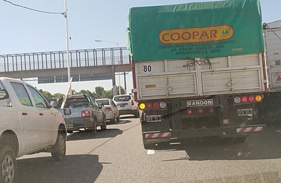 Murió un motociclista al chocar con un camión en Circunvalación