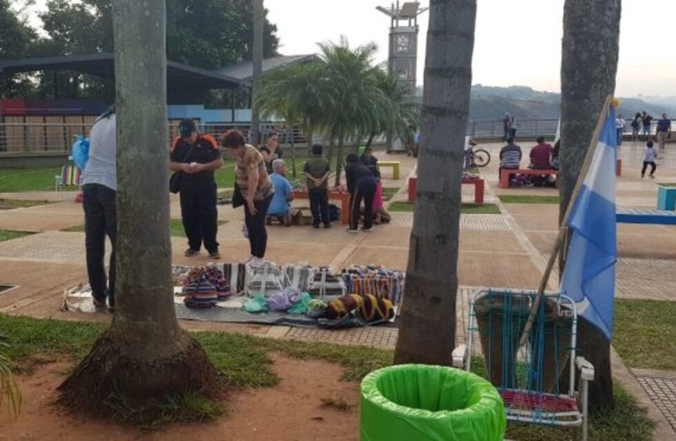 Buscan regular la actividad de trapitos y manteros en Iguazú