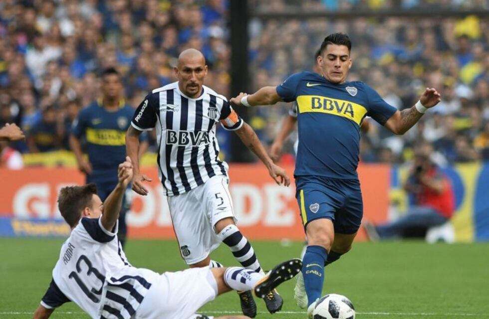 Un Pavón imparable y su festejo en el gol a Talleres