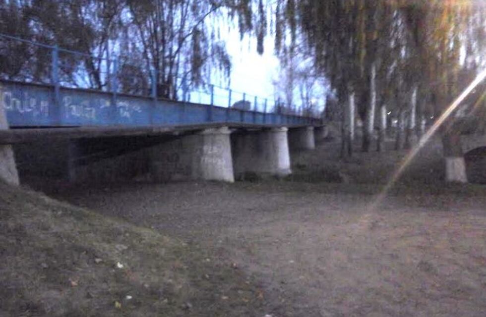 Un hombre en Tunuyán vive debajo de un puente y en condiciones infrahumanas