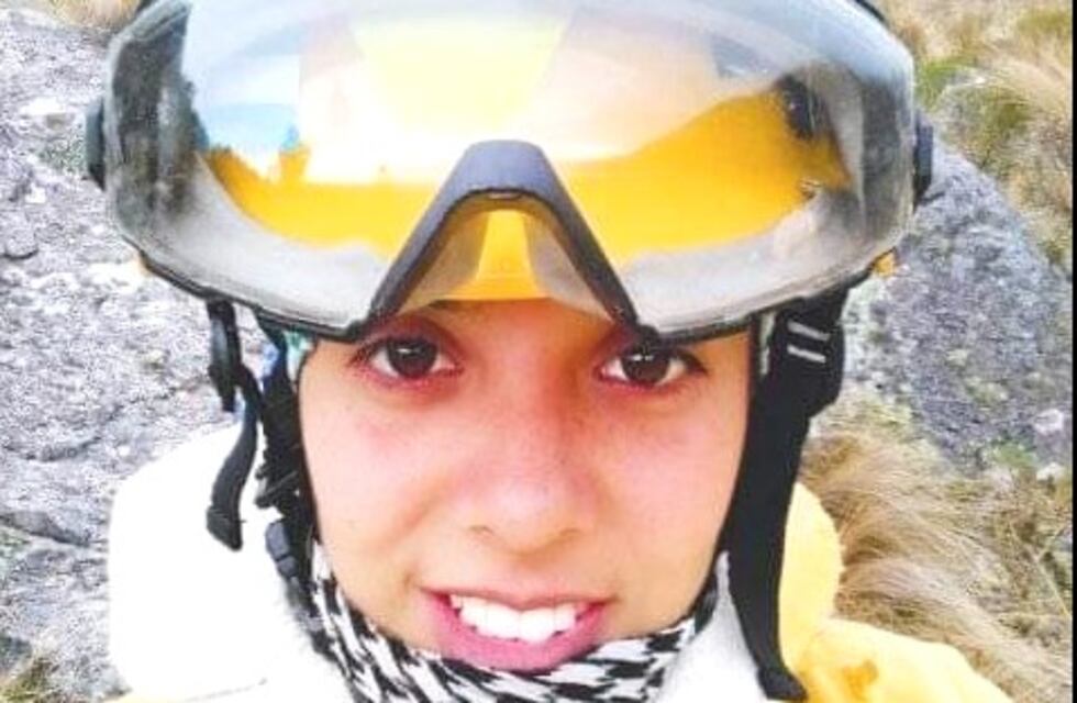 Combatió los incendios, estudiaba en sus descansos y finalmente se recibió