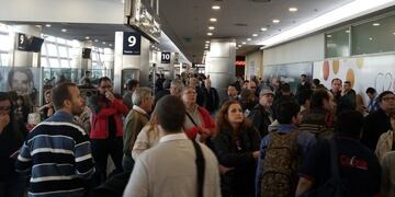 Aeroparque: pelea entre pasajeros por las cancelaciones de vuelos\u002E