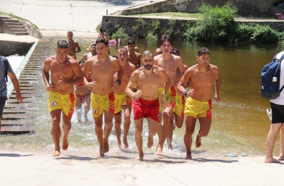 Guardavidas de Carlos Paz realizaron un entrenamiento especial en El Fantasio