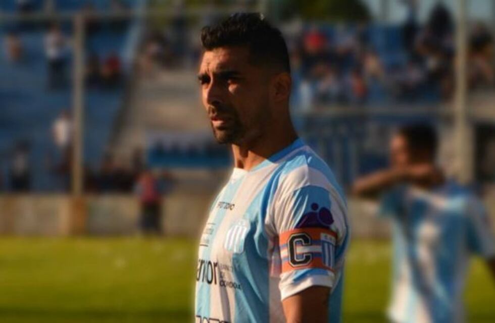 Racing y dos cambios obligados en la zaga