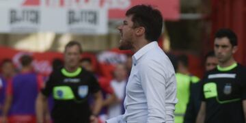 Alenxander Medina ante Argentinos Juniors\u002E