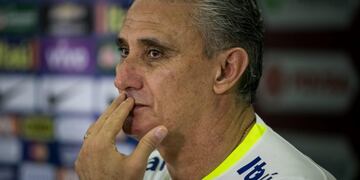 CAR10 Mu00c9RIDA (VENEZUELA) 10/10/2016.- El tu00e9cnico de la selecciu00f3n de Brasil, Tite, habla en una rueda de prensa en el estadio Metropolitano de la ciudad de Mu00e9rida (Venezuela) hoy, lunes 10 de octubre de 2016. EFE/MIGUEL GUTIu00c9RREZrnrn venezuela tite direc