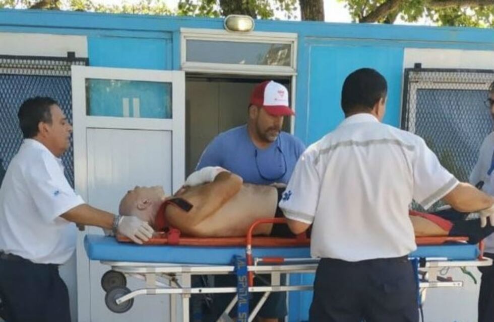 Una lancha chocó a un bote, y un remero resultó herido