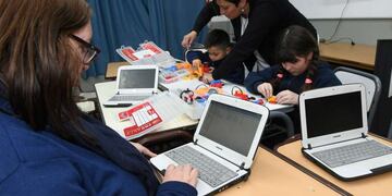 La escuela primaria Fragata Sarmiento, de Godoy Cruz, es una de las que tiene servicio de internet. (Foto: José Gutiérrez / Los Andes)