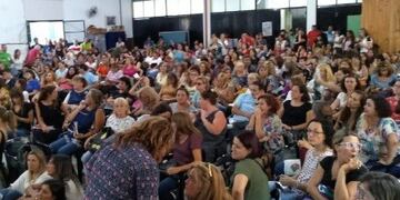 Amsafe Rosario vota las mociones este martes en las diversas escuelas rosarinas\u002E (Amsafe Rosario)