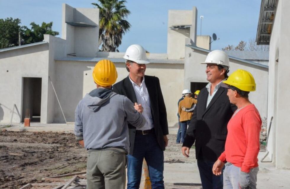 Casaretto entregó la adjudicación para construir de 78 viviendas del IAPV