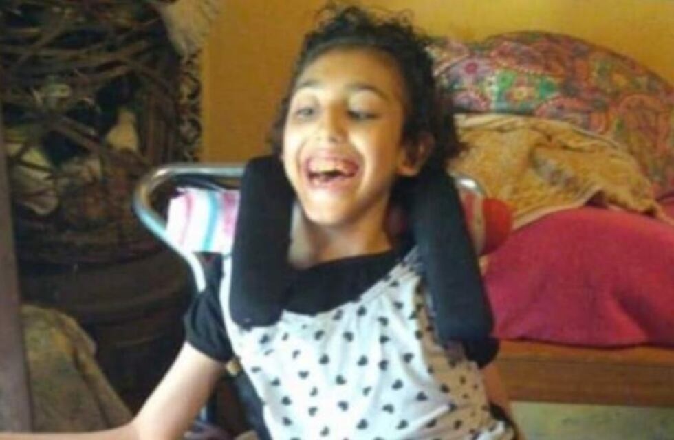 Padece parálisis cerebral y hace 9 meses espera que le entreguen una silla de ruedas