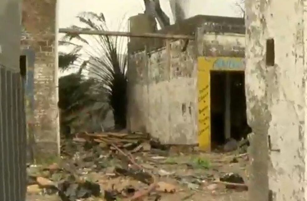 Incendio en un desarmadero clausurado por venta de autopartes robadas