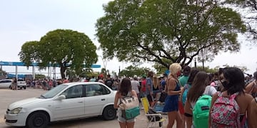 En La Florida se formaron largas colas este fin de semana\u002E (@mumiyadanza)