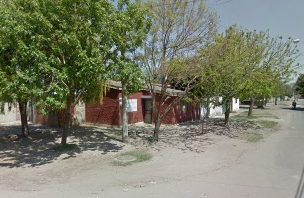 Se vistió de policía, amenazó a un joven con una escopeta y fue detenido