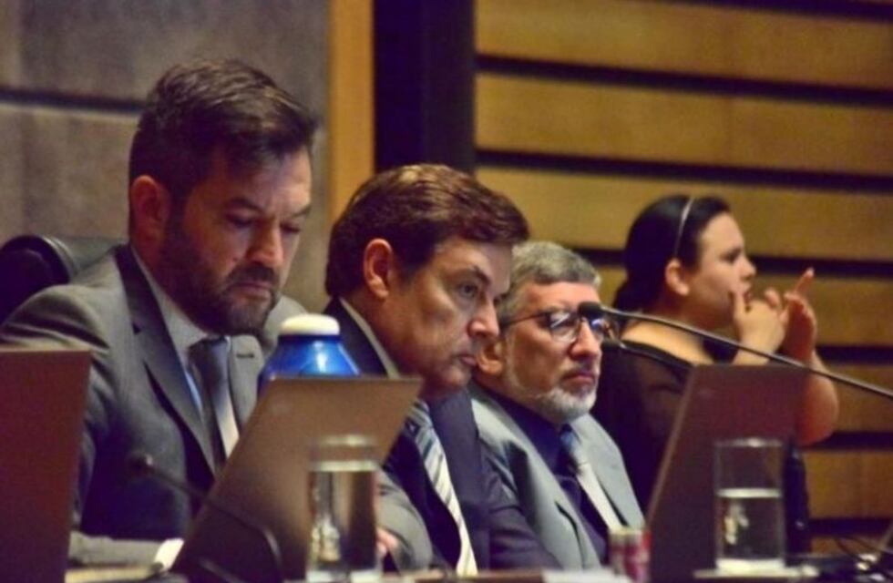 Rovira, tras su reelección: "La democracia se sintetiza en el respeto a la voluntad popular"