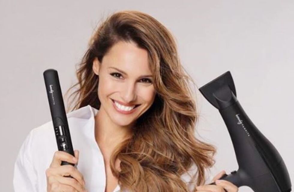 Pampita se cansó de su color de pelo y se hizo reflejos rubios