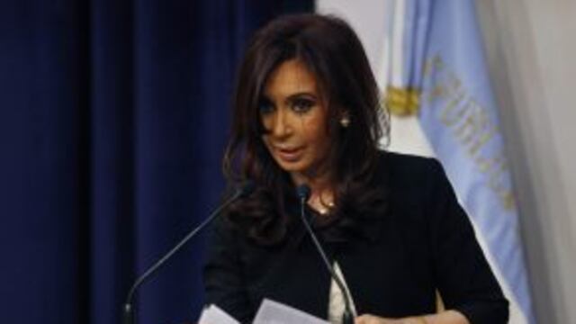 BAS08. BUENOS AIRES (ARGENTINA), 27/12/2016.- Fotografu00eda de archivo del 24 de agosto de 2010 de la expresidenta de Argentina Cristina Fernu00e1ndez de Kirchner durante el acto de presentaciu00f3n del informe
