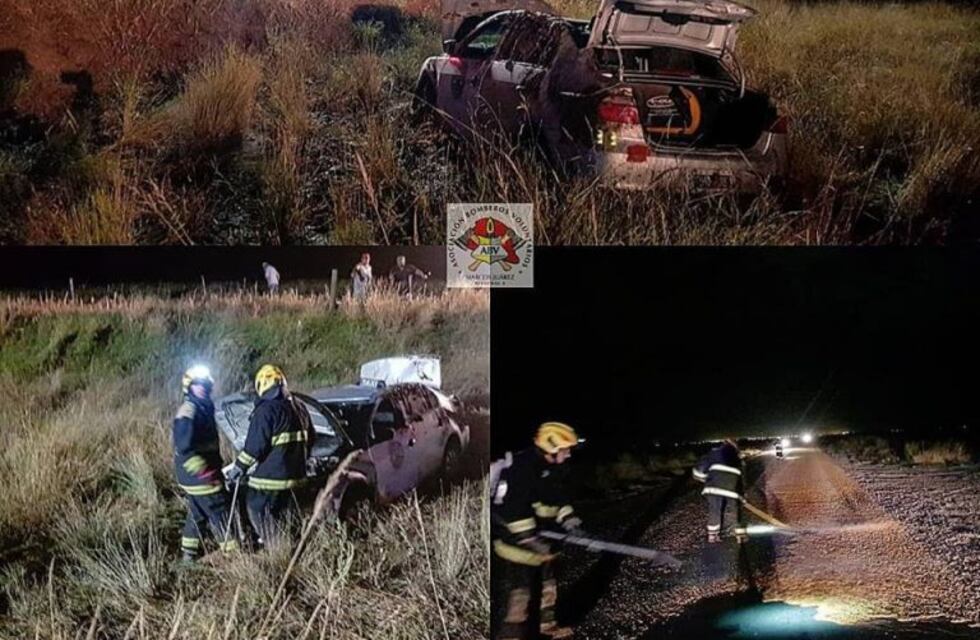 Un camión perdió parte de su carga y provocó el despiste de un auto