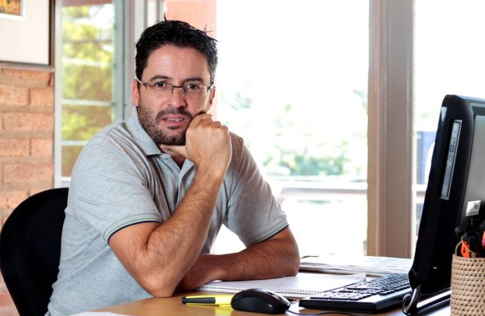 Denuncian "aprietes" y amenazas al periodista Adolfo Ruiz