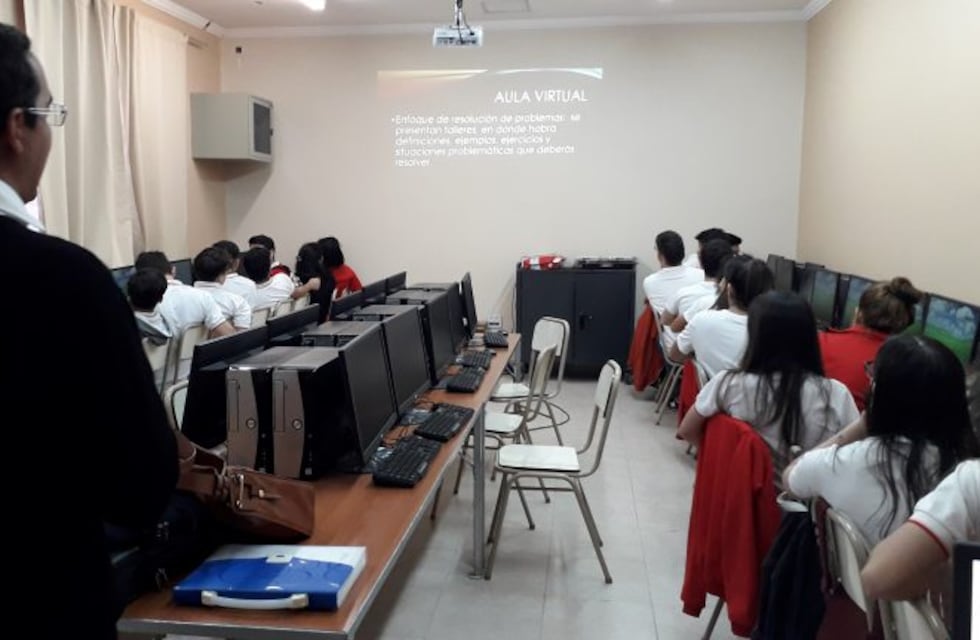 La UTN sale a colegios secundarios a buscar alumnos