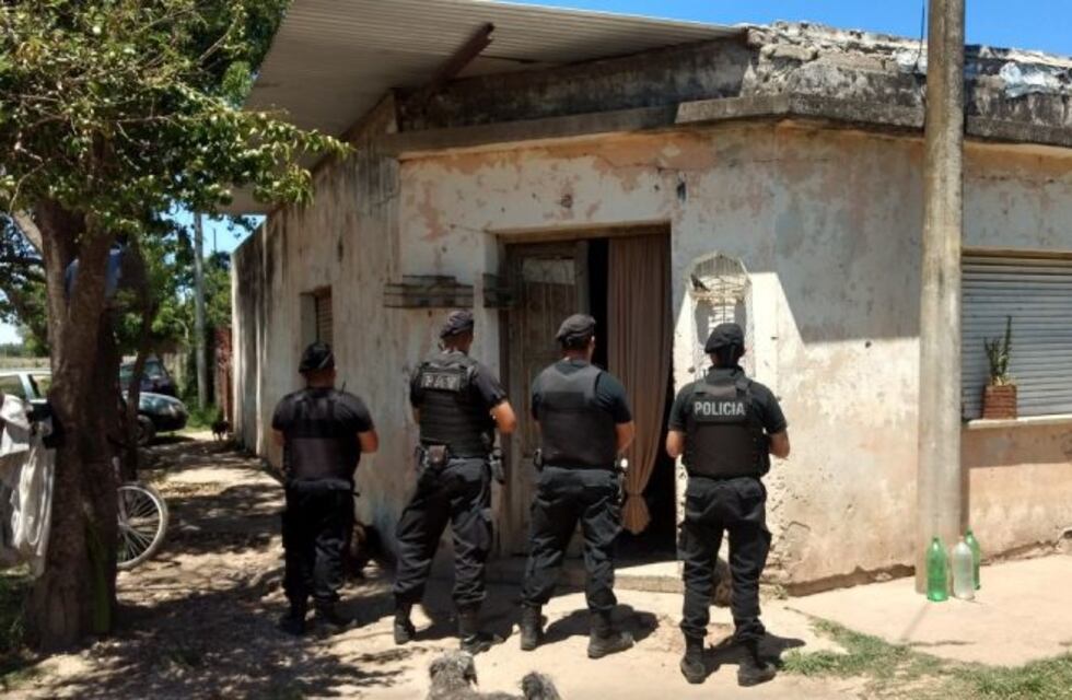 Cuatro detenidos, secuestro de droga y armas en Carcarañá