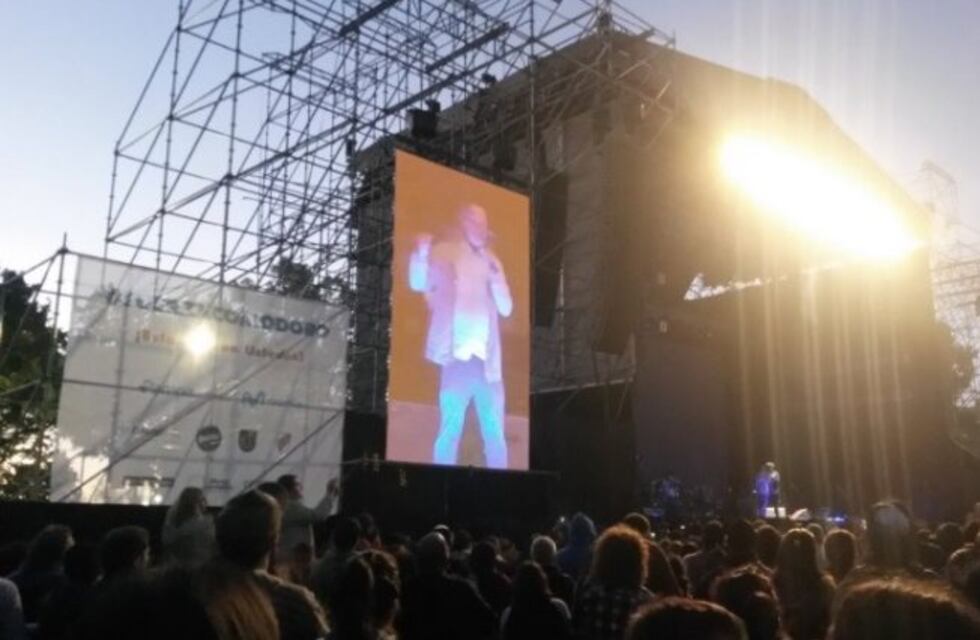 Los Fabulosos Cadillacs tocaron en Palermo a beneficio de los inundados de Comodoro Rivadavia