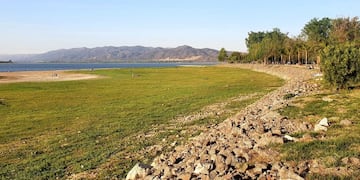 Villa Carlos Paz en primavera, costanera\u002E (Foto: VíaCarlosPaz)\u002E