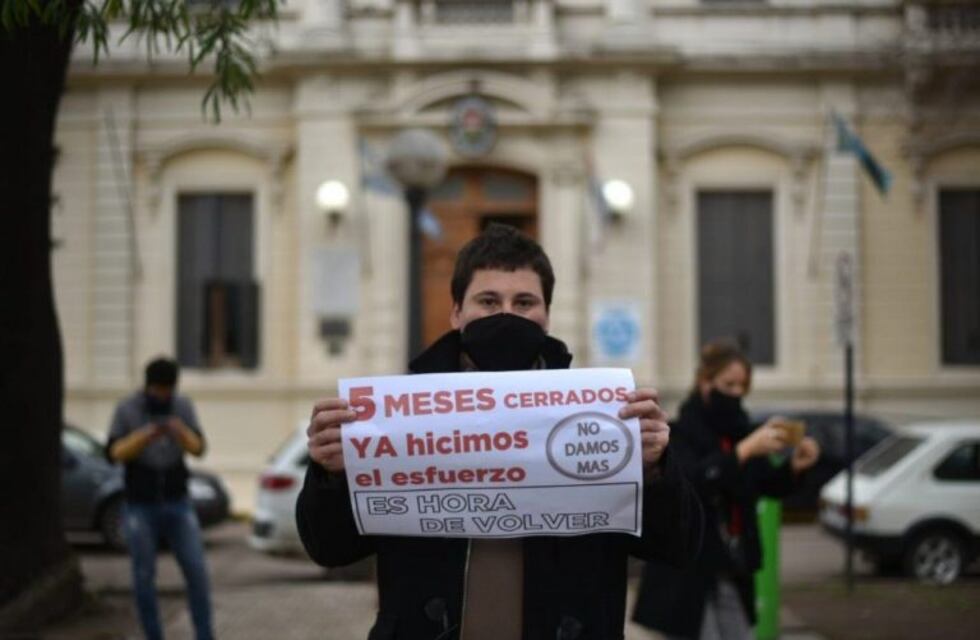 Propietarios y trabajadores de complejos de fútbol 5 reclamaron la reapertura