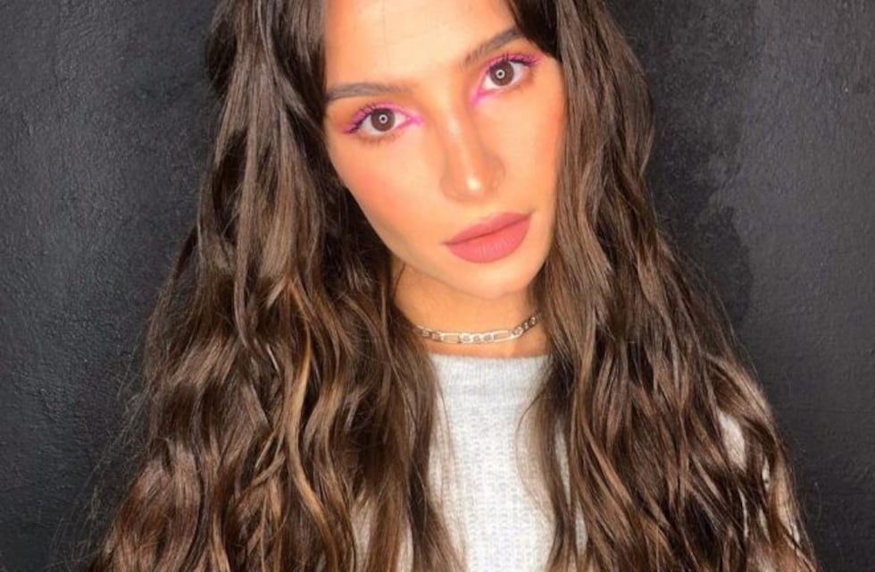 Brenda Asnicar posó con un top al límite y derritió a sus seguidores