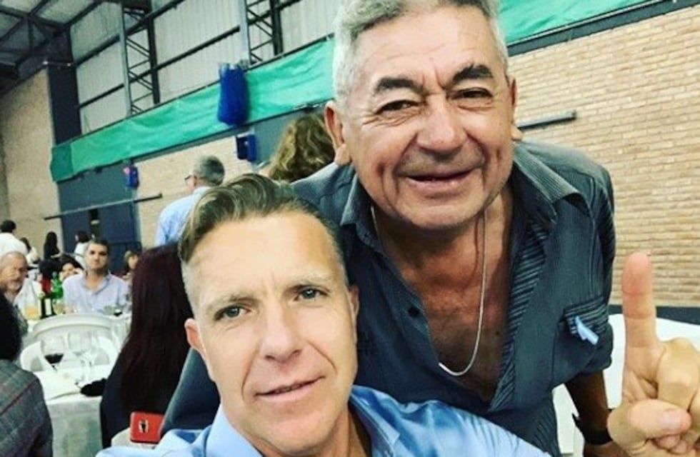 Alejandro Fantino se reencontró con sus ex compañeros del colegio en su pueblo natal