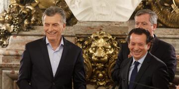 Argentina's President Mauricio Macri takes the oath at Sica Production Minister at the Casa Rosada Government House in Buenos Aires, Argentina, June 21, 2018\u002E REUTERS/Martin Acosta ciudad de buenos aires mauricio macri dante sica ceremonia asuncion ministro de energia y produccion asunciones ministros