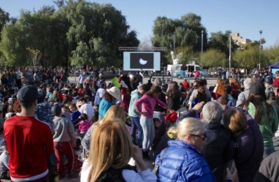 Así se observó el eclipse solar en Mendoza