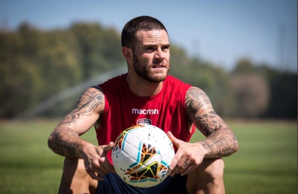 Nahitan Nández habló de la Bombonera en su presentación en el Cagliari: "El estadio transmite algo único"