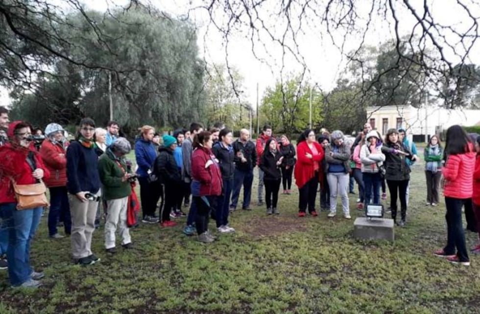 Inauguran una muestra fotográfica que registra las estaciones ferroviarias