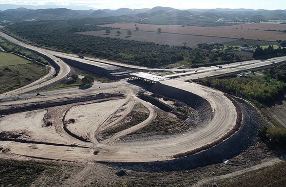 60% de avance de la nueva ruta Bajada de Altas Cumbres