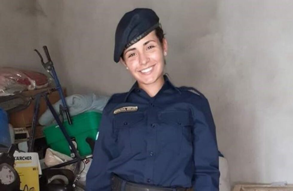 Le cortaron el brazo a una cadete de policía que se cayó de la moto