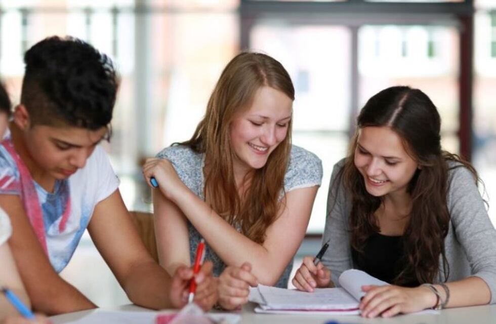 Habrá cursos de idiomas en la "Fábrica Punto Joven" de Carlos Paz
