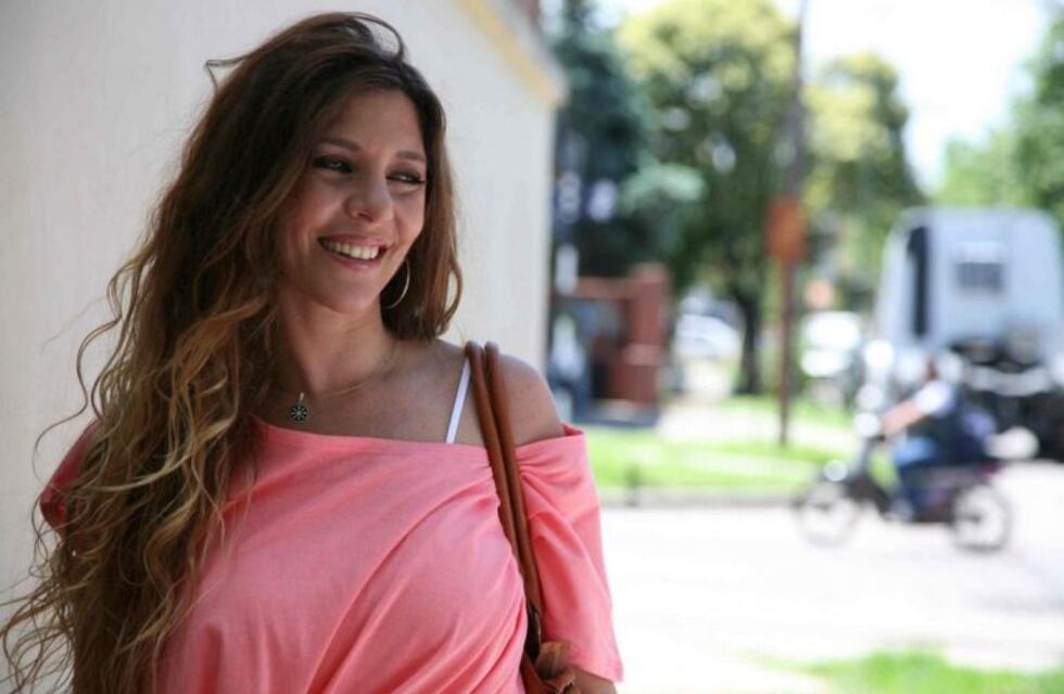 Mónica Ayos llamó la atención con una serie de fotos en lencería desde su cama