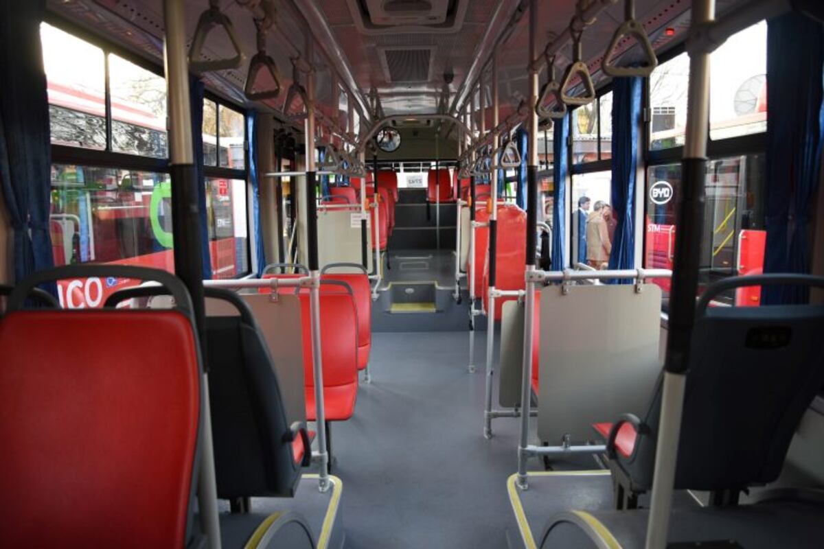 Cornejo presentó los nuevos colectivos eléctricos para el transporte público de Mendoza