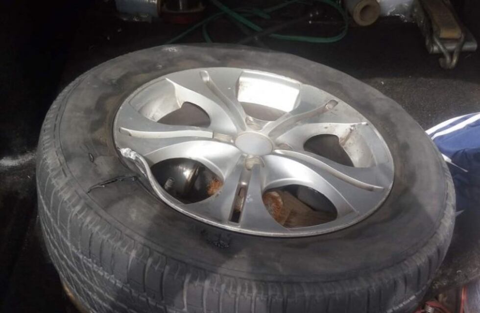 Los obligaron a detenerse en la Autopista Rosario - Buenos Aires y los desvalijaron