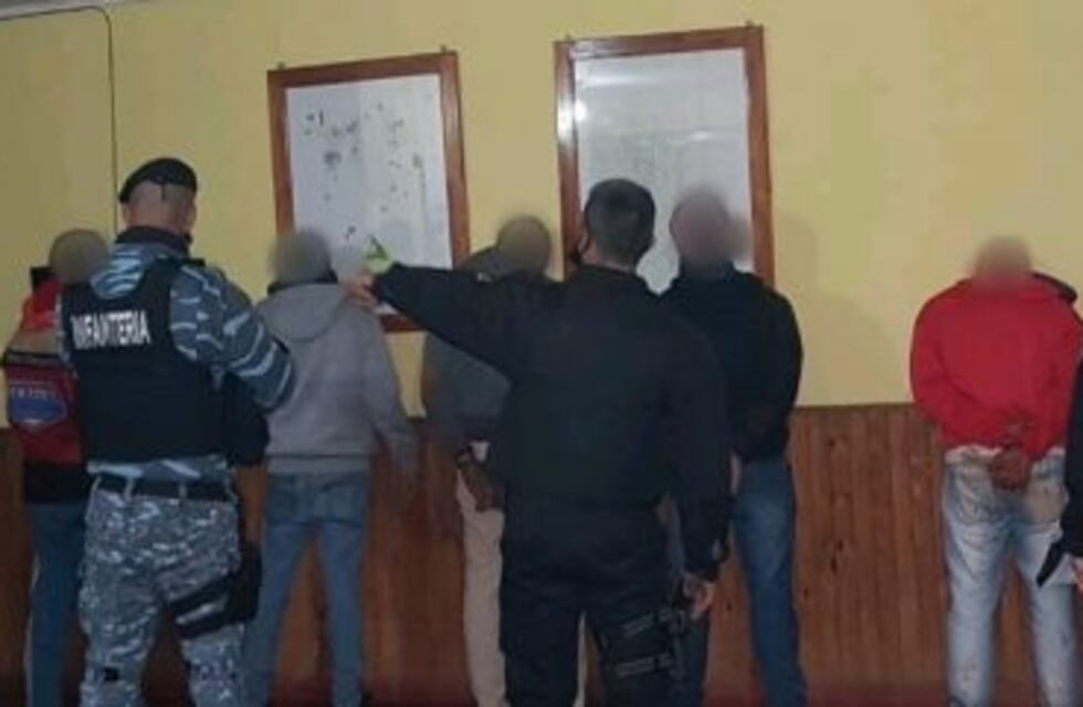 Armaron una fiesta en plena cuarentena y atacaron a la policía