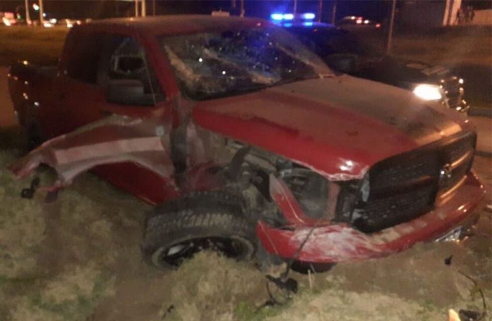 Abogado fuera de sí chocó tres autos con su camioneta importada y casi provoca una tragedia
