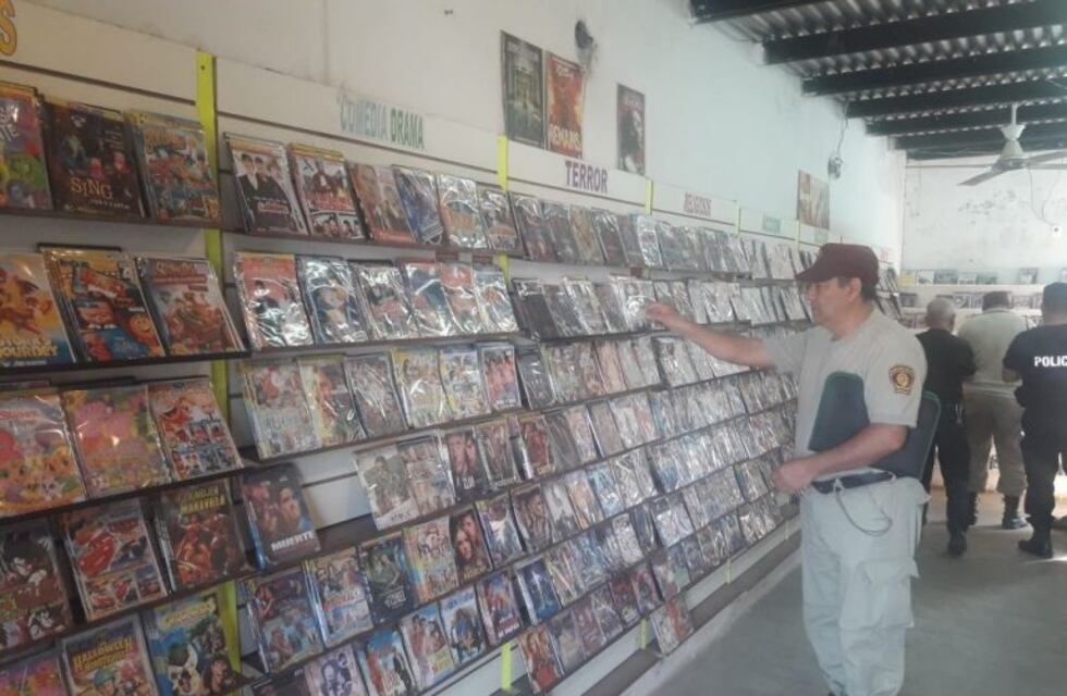 Secuestraron 7000 películas truchas de un local de zona oeste